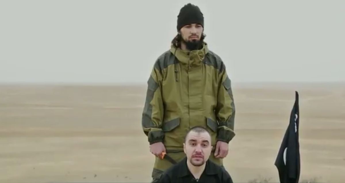 ISIS zabija rosyjskiego "oficera wywiadu", nagranie publikuje w sieci. Rosjanie dementują
