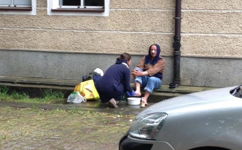 Poszła na spotkanie z bezdomnymi i zrobiła coś, o czym inni nawet nie myśleli