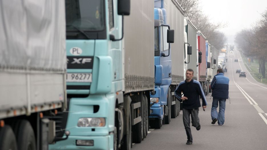 Kierowca tira może legalnie przejechać 10 tys. km w miesiącu