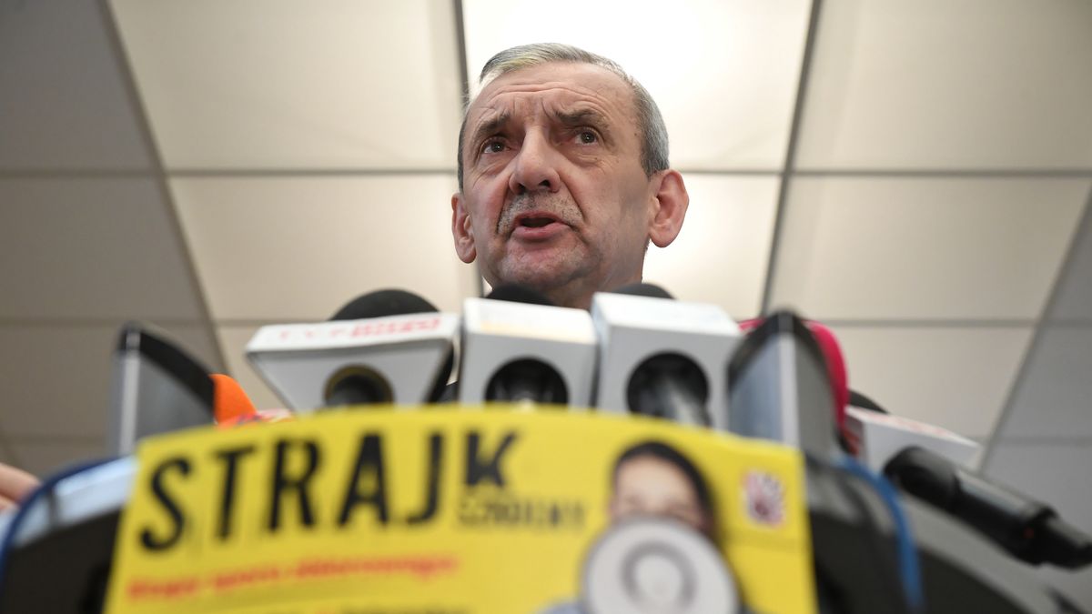 Warszawa, 08.02.2019. Prezes ZNP Sławomir Broniarz podczas konferencji prasowej o strajku.