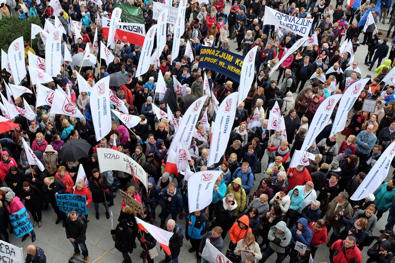 Podwyżki dla nauczycieli. Wicemarszałek Sejmu zapowiada