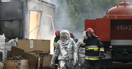 Płonie hala z magnezem w Chorzowie
