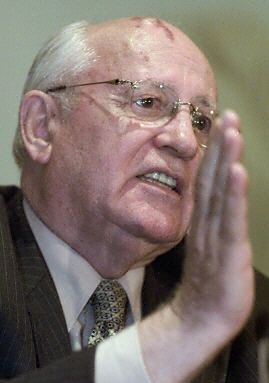 Gorbaczow w obronie symboli radzieckich