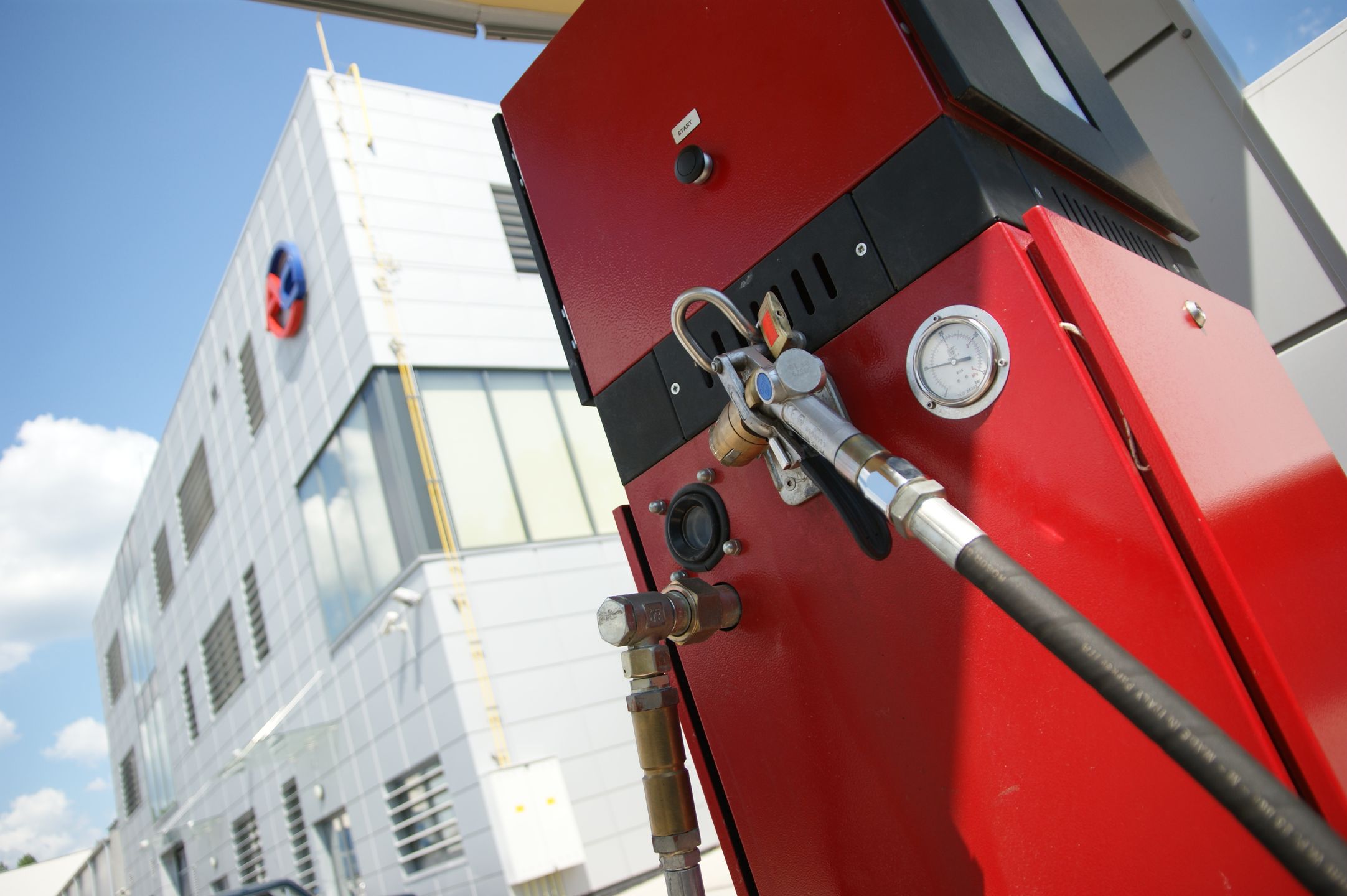 Dystrybutor na stacji tankowania gazu lpg 