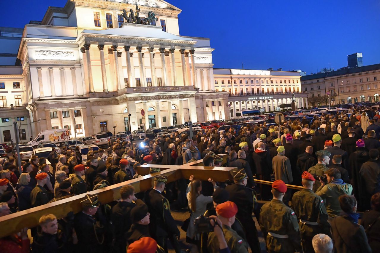 Wielkanoc 2019. Tłumy przeszły w Drodze Krzyżowej ulicami stolicy