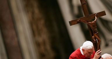 Benedykt XVI poprowadził Drogę Krzyżową