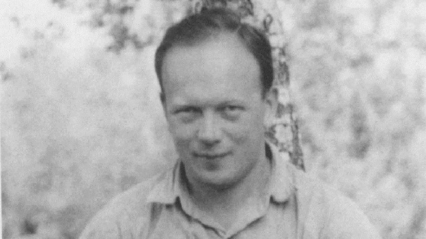 W 1958 roku wyjechał z rodziną do USA, gdzie zrobił karierę naukową