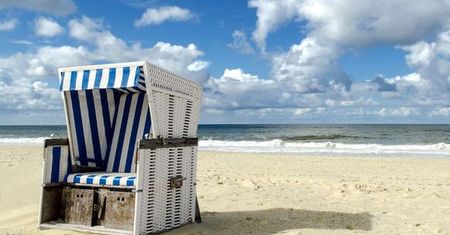 Zniknęły z Trójmiasta, ale ciągle można je spotkać nad Bałtykiem. Plażowe kosze to symbol wakacji