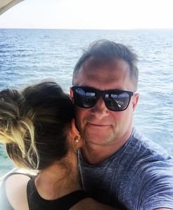 Tak wygląda szczęście Durczoka! Młoda kochanka w bikini