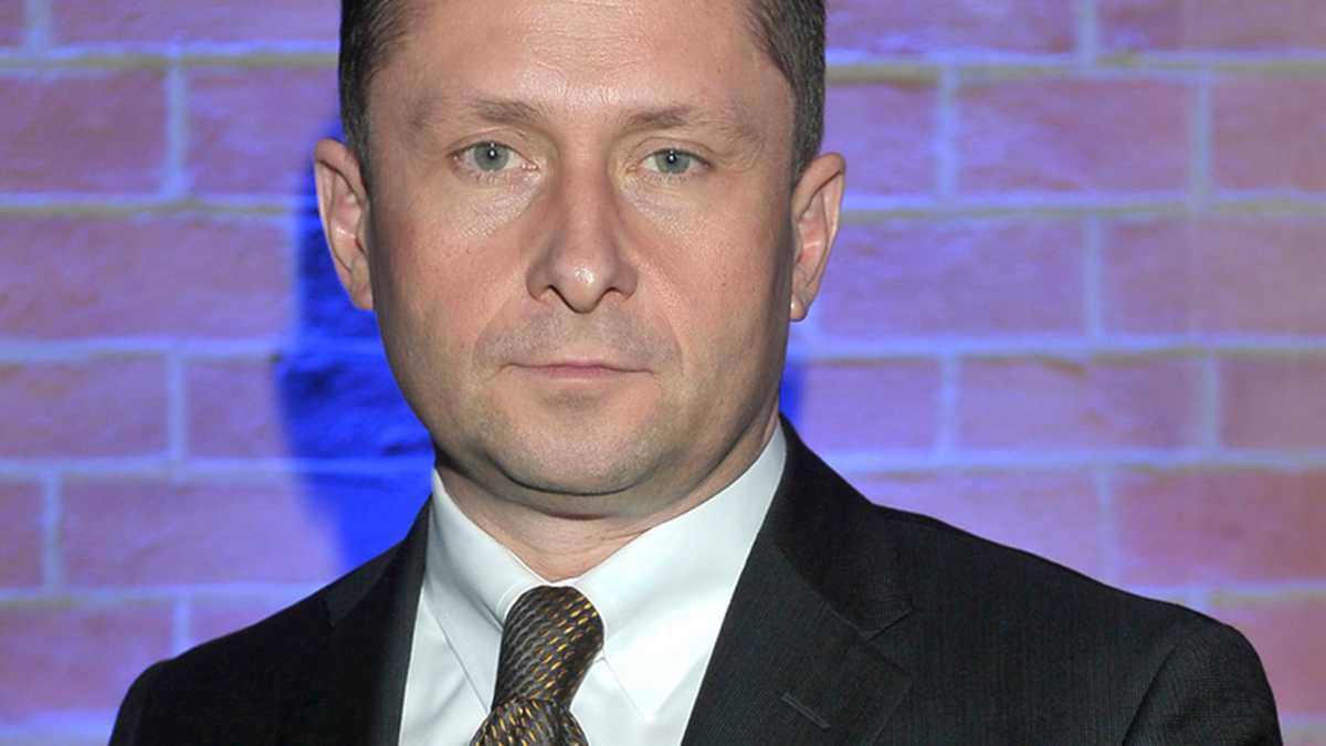 Dopiero teraz wyszło na jaw, z kim jechał Kamil Durczok! Towarzyszyła mu młodziutka piękność!