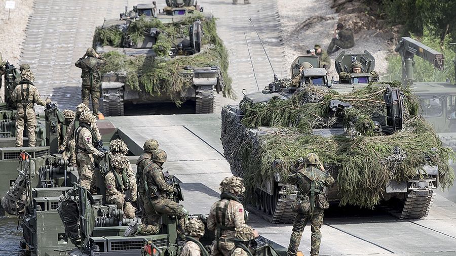 Państwa UE wydają rocznie na obronę 227 mld euro, czyli połowę tego, co USA