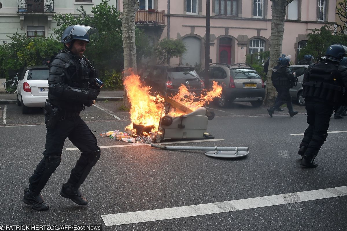 Starcia "żółtych kamizelek" z policją. Poleciały kamienie i rozpylono gaz łzawiący