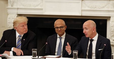 Jeff Bezos kontra Microsoft. Amazon powalczy o kontrakt wart 10 mld dolarów