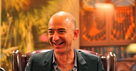 Najbogatszy - przez chwilę - człowiek świata. W jaki sposób Jeff Bezos zdobył sławę i 90 mld dolarów?