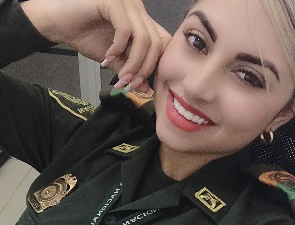 Instagram oszalał na punkcie policjantki. "Zaaresztuj mnie!"
