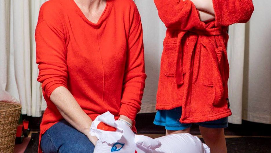 Gadżet z sex-shopu elementem kostiumu dla dziecka