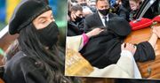 Pogrzeb Krzysztofa Krawczyka. Żona zdobyła się na kilka przejmujących słów. Na pożegnanie ucałowała trumnę