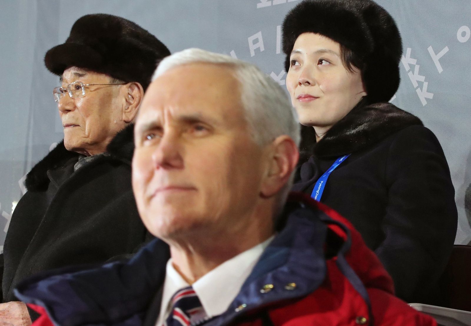 Kim Jo Dzong, siostra Kim Dzong Una, podczas otwarcia Zimowych Igrzysk Olimpijskich stała za plecami wiceprezydenta USA