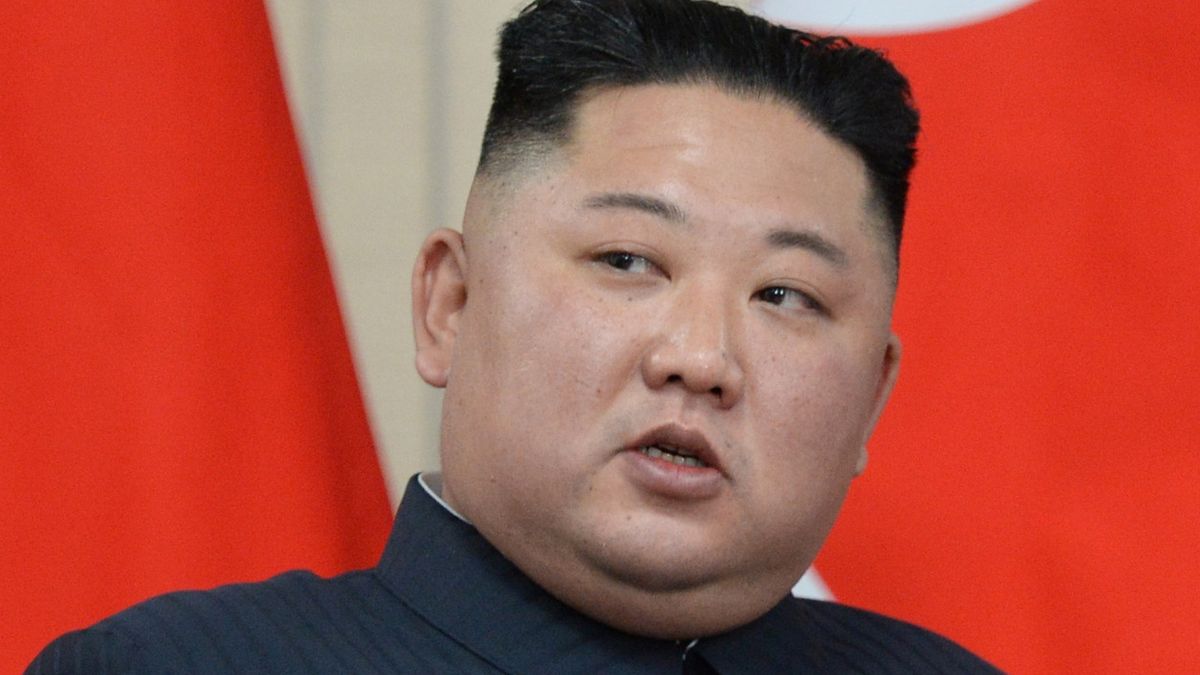 도널드 트럼프 미국 대통령이 30일 경기도 파주시 비무장지대 판문점 공동경비구역에서 월경해 북측에서 김정은 북한 국무위원장을 만나 얘기하고 있다 청와대사진기자단