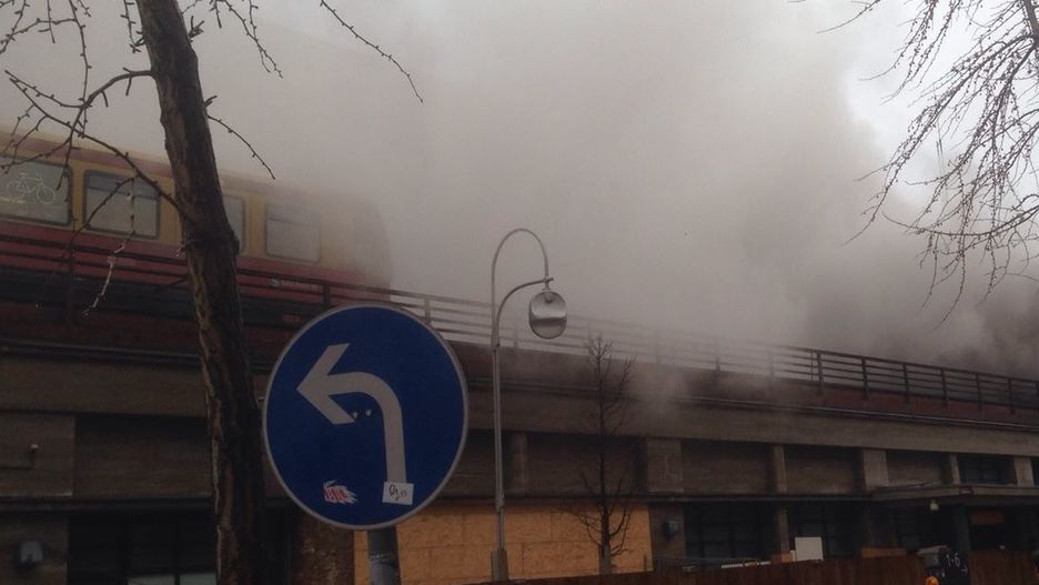 Do odwołania wstrzymano ruch pociągów.