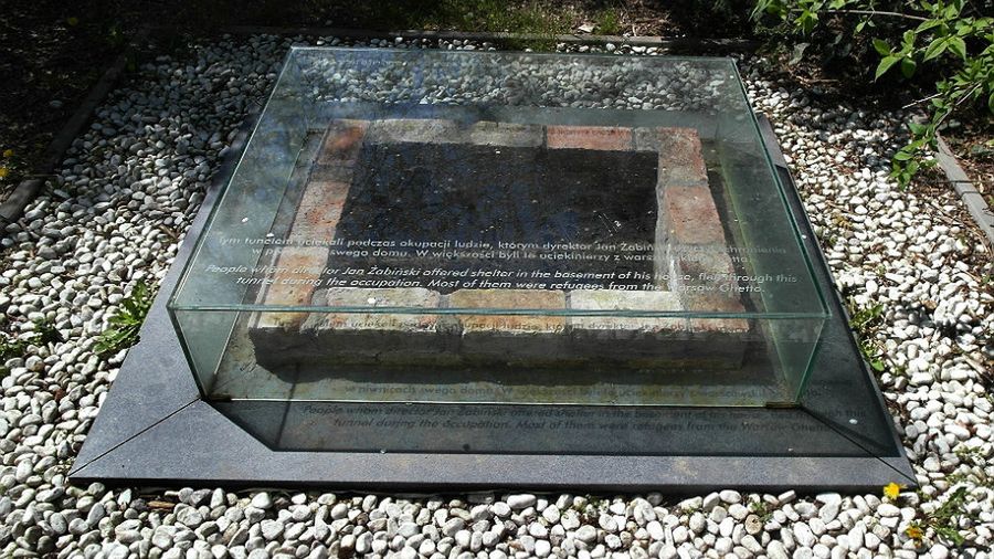 Tajne wyjście dla przechowywanych w czasie okupacji Żydów