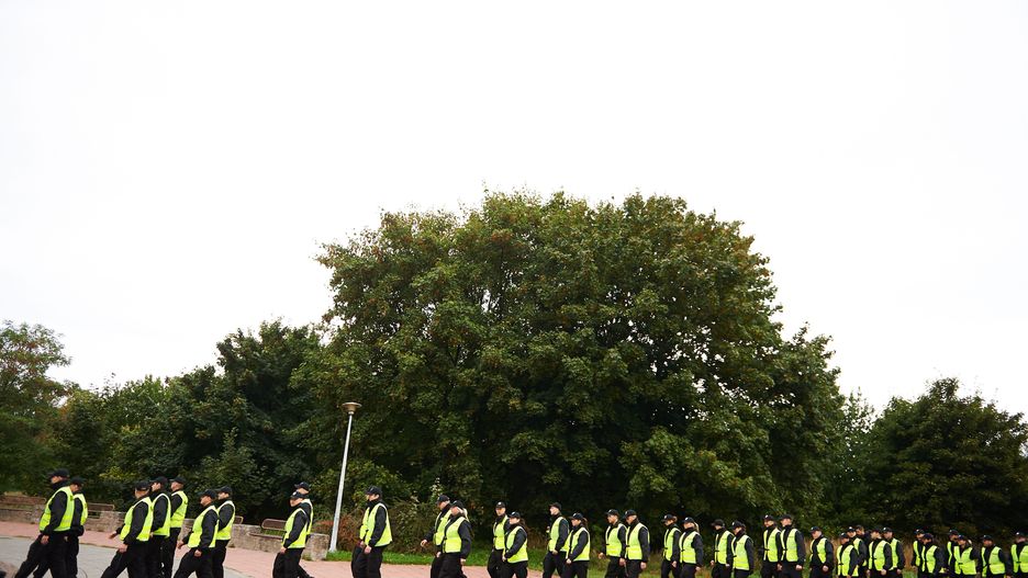 Stu policjantów przeszukiwało nadmorski pas w Gdańsku w 2013 r.