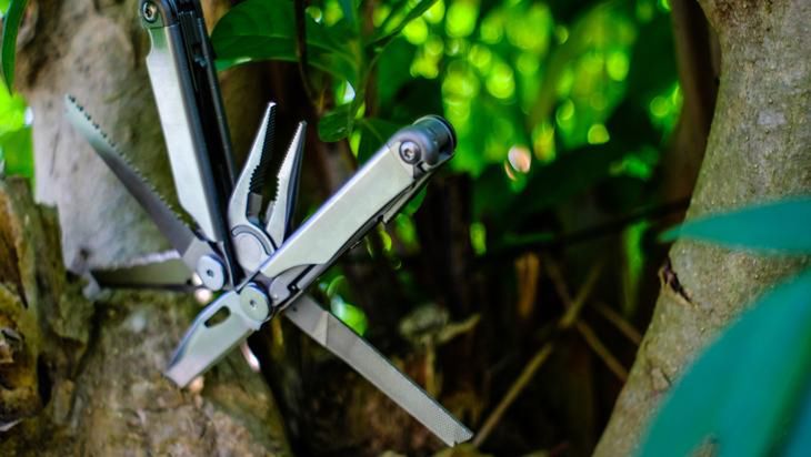 Uniwersalne multitoole to funkcjonalne i lekkie narzędzia