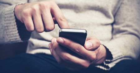 Powraca SMS-owy przekręt. Oszuści udoskonalili swoją metodę