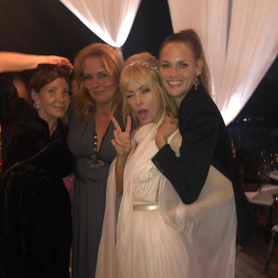 Izabella Scorupco w sukni ślubnej