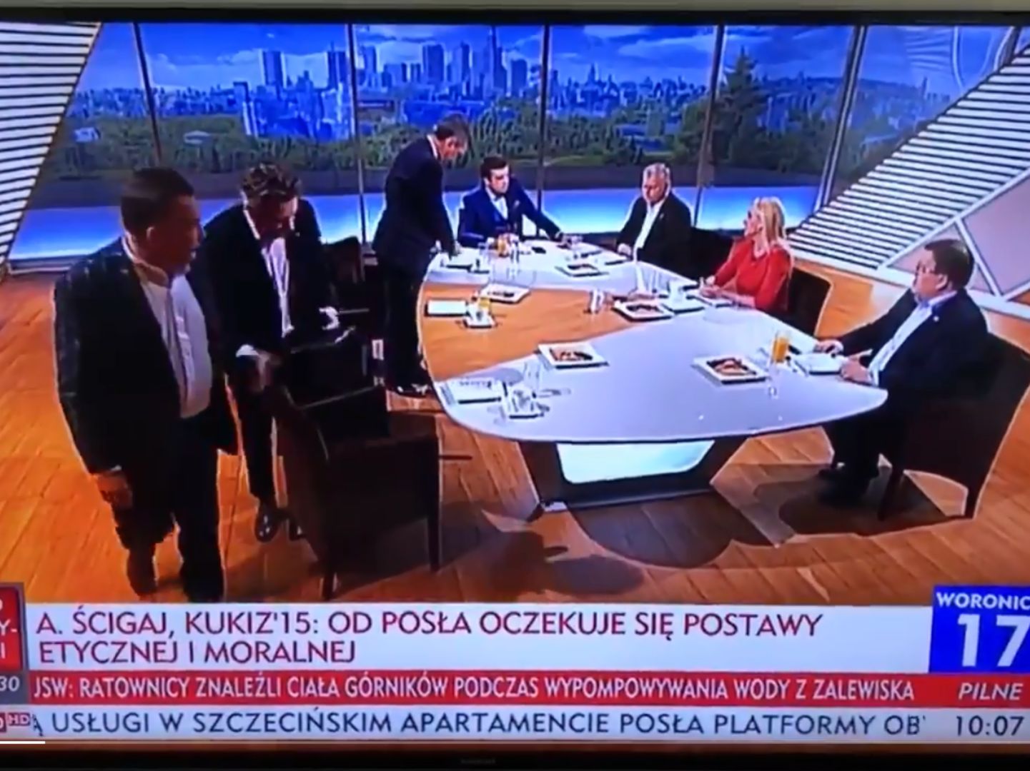 W trakcie poprzedniego wydania programu "Woronicza 17" politycy opuścili studio