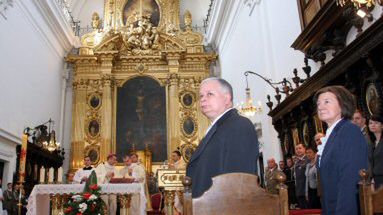 Prezydent Lech Kaczyński z żoną Marią podczas mszy w intencji Ojczyzny