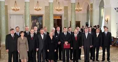 Rząd Kazimierza Marcinkiewicza zaprzysiężony