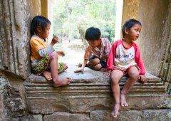 Kambodża - dzieci atrakcją turystyczną