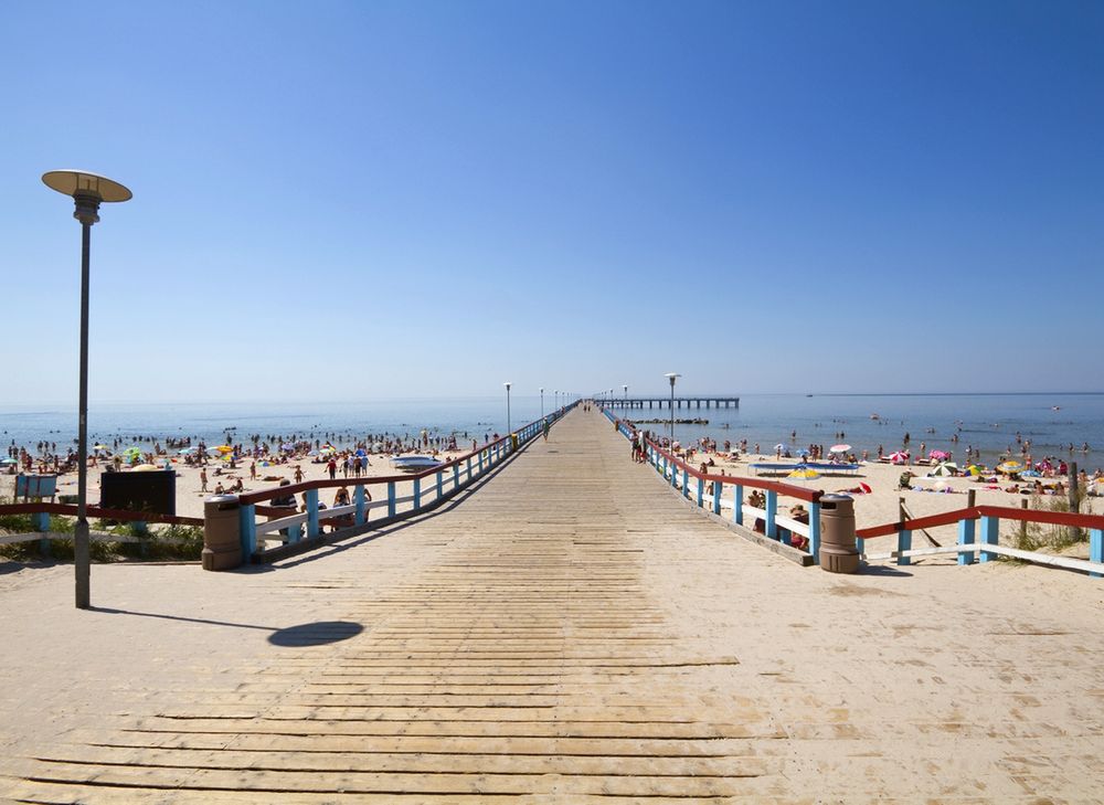Nadbałtycka plaża na Litwie w Połądze, na północnym-zachodzie kraju
