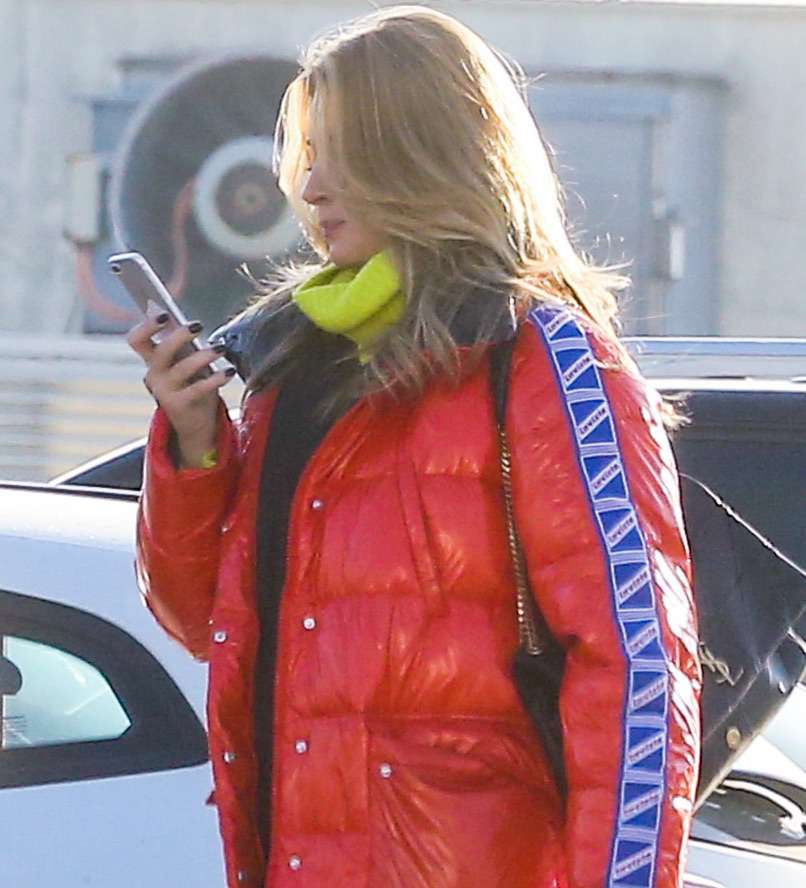 Marcelina Zawadzka z telefonem