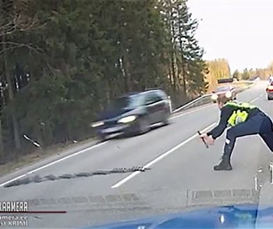 Policjant w Estonii zatrzymuje pirata drogowego kolczatką