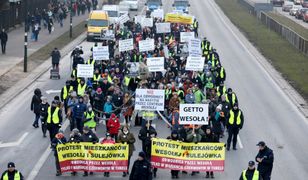 Wschodnia obwodnica Warszawy ma przebiegać przez cmentarz. Służby apelują do proboszcza