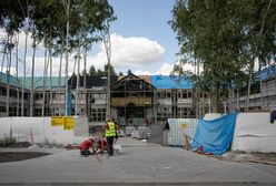 Nie zdążyli z wykończeniem szkoły. Dzieci będą uczyć się... w hotelu