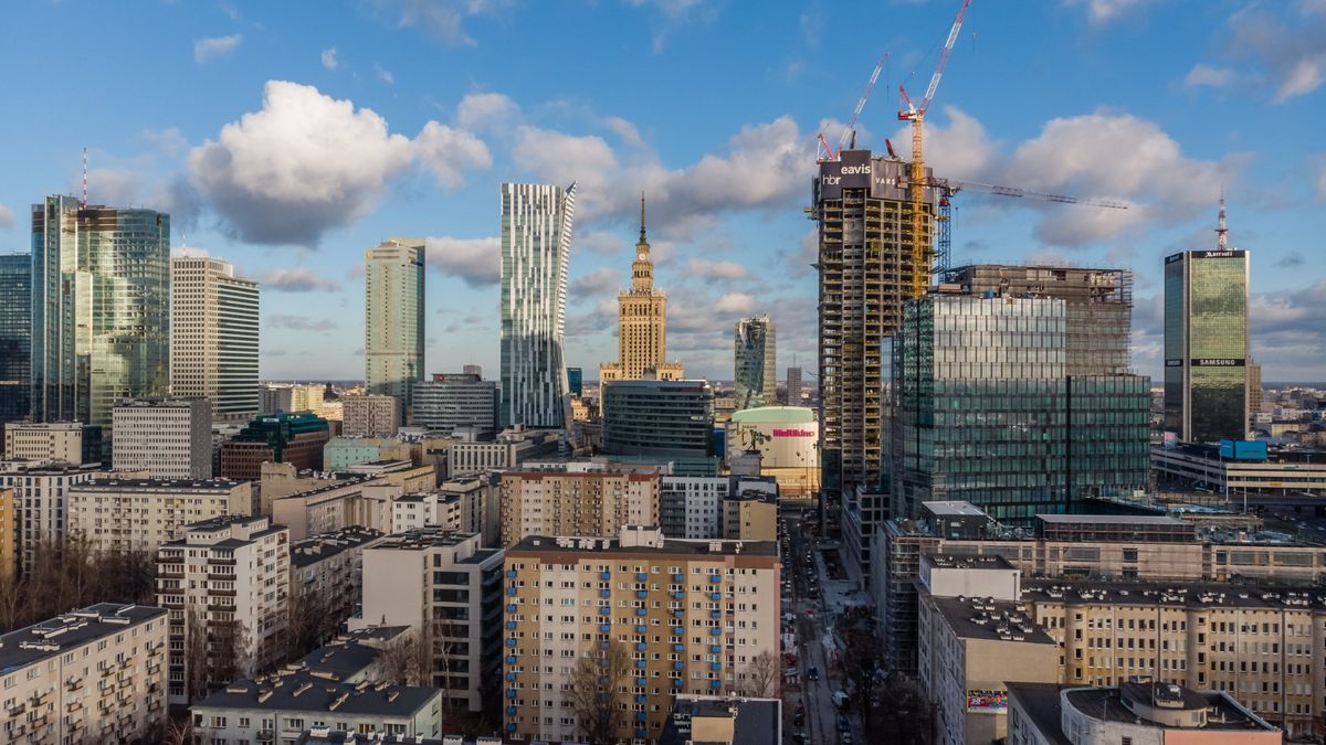 W Polsce za metr poza centrum stolicy trzeba już płacić prawie 9 tysięcy złotych