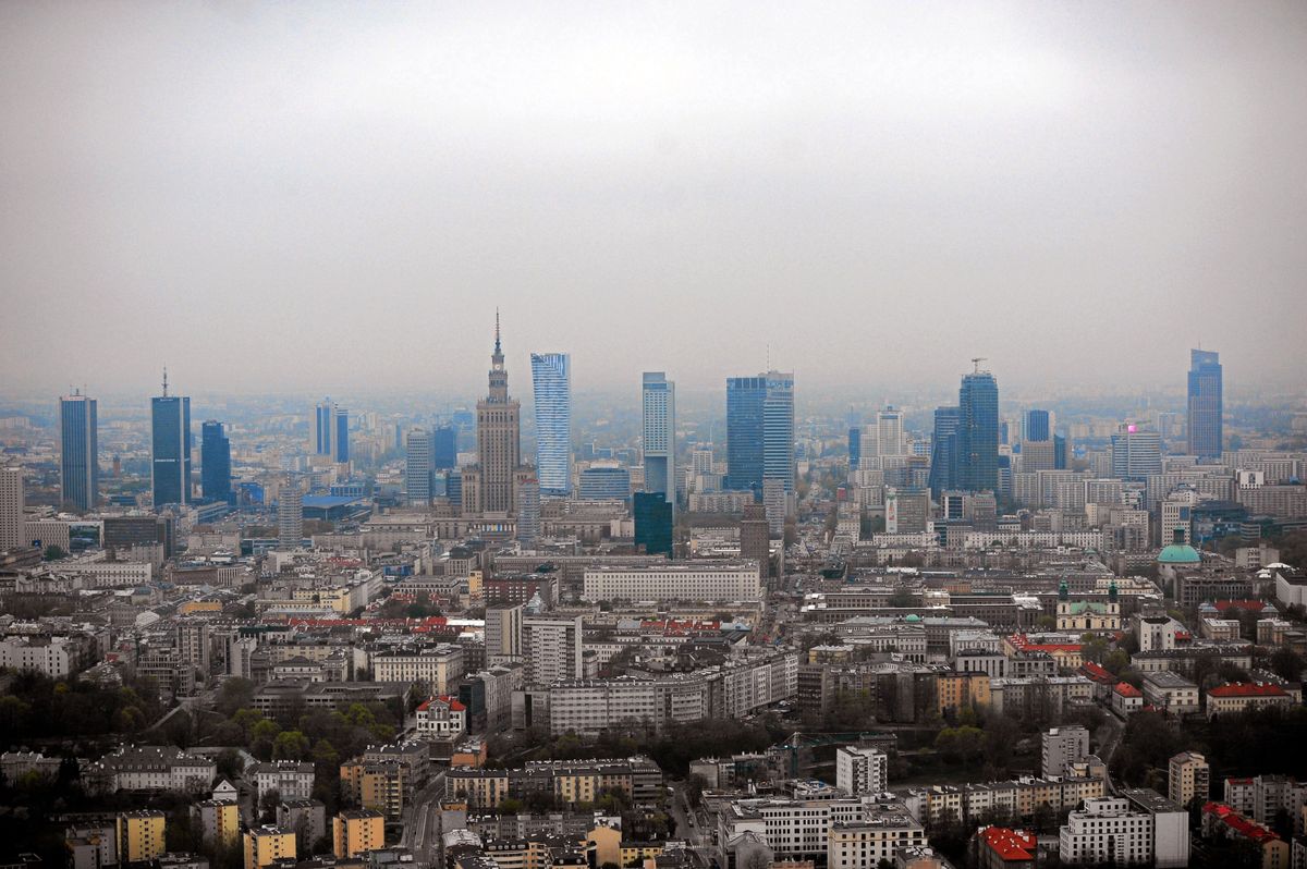 Smog Warszawa - 17 grudnia: zła jakość powietrza w stolicy, kryzysowa sytuacja w aglomeracji