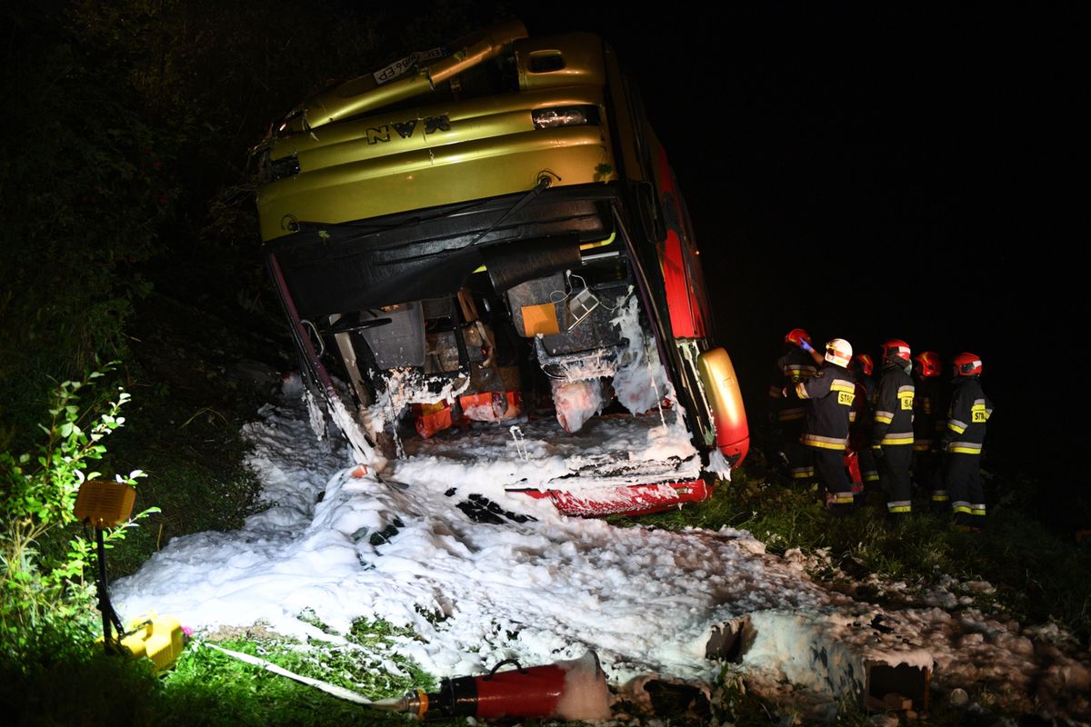 Leszczawa: Autokar spadł ze skarpy. Co najmniej 3 ofiary śmiertelne