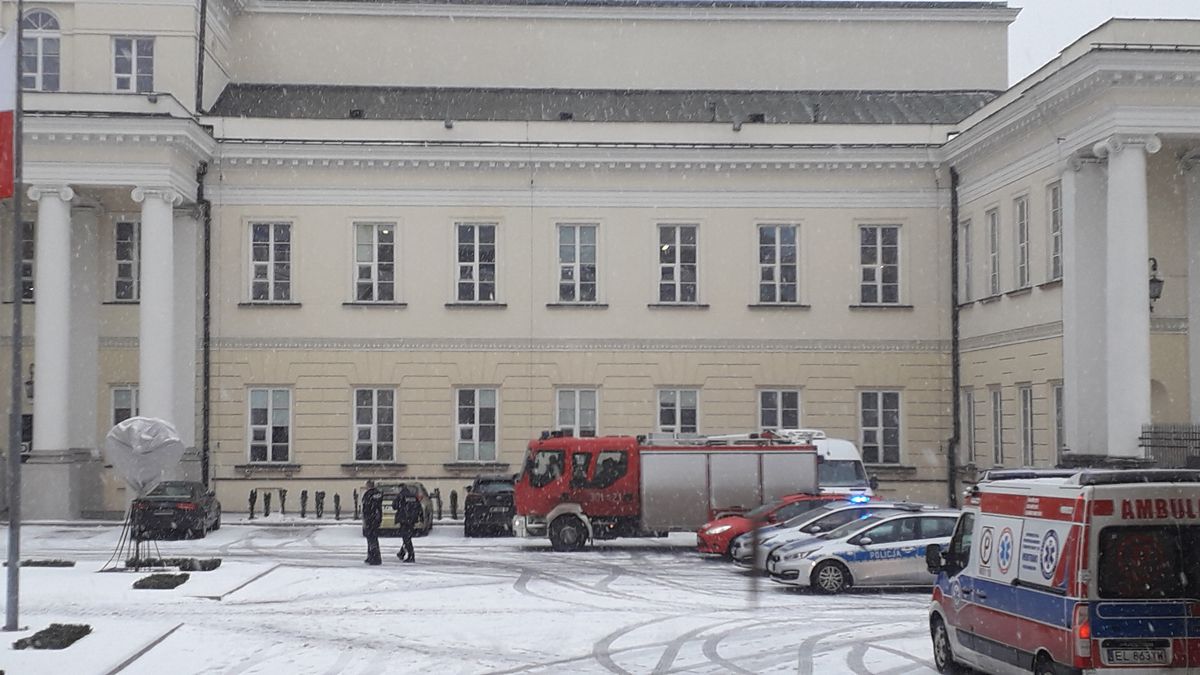 Bomba w stołecznym ratuszu? "Trwa sprawdzanie budynku"