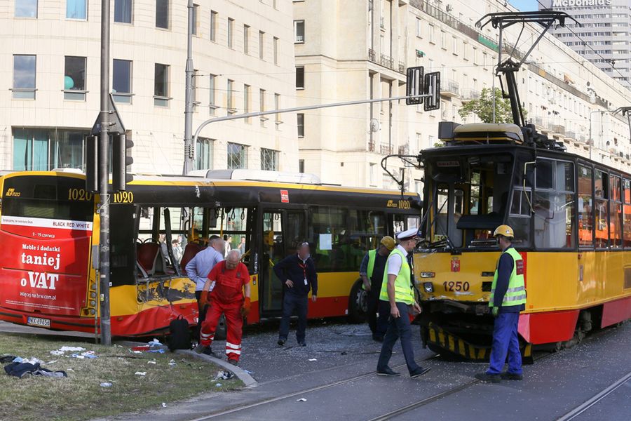 Wypadek w centrum Warszawy - 9 osób rannych, w tym dzieci