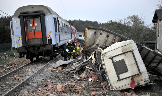 Akt oskarżenia ws. wypadku na przejeździe kolejowym w Mostach