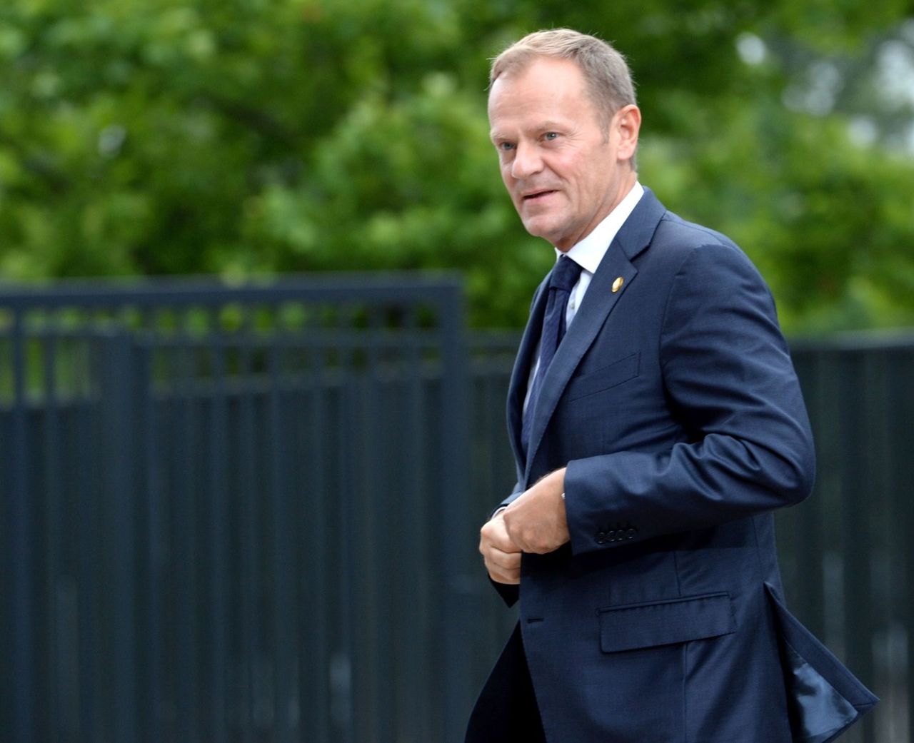 Tusk tweetuje o 3 maja. Wrzucił zdjęcie sprzed 36 lat