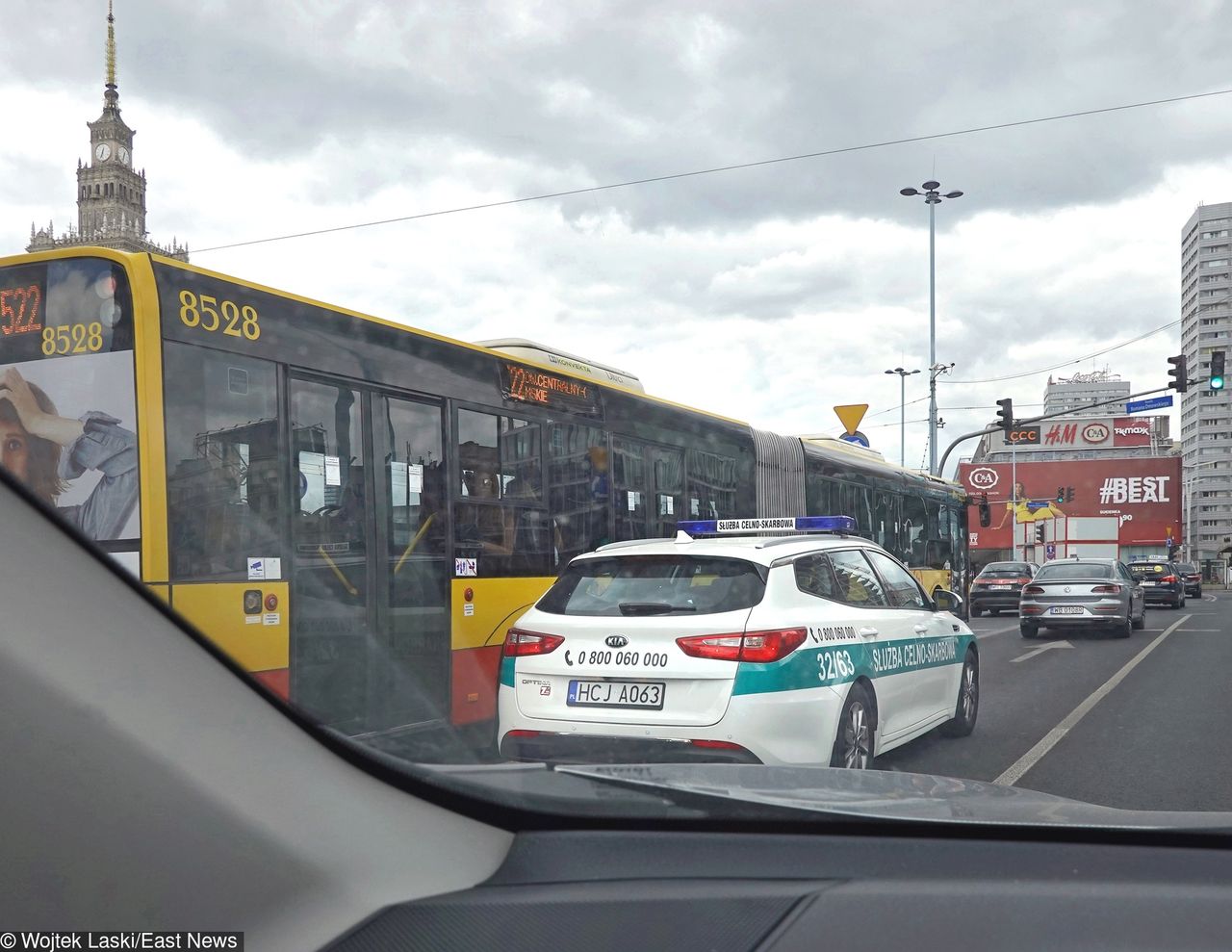 Paraliż Warszawy - wypadki i korki, większość ulic w centrum zamknięta