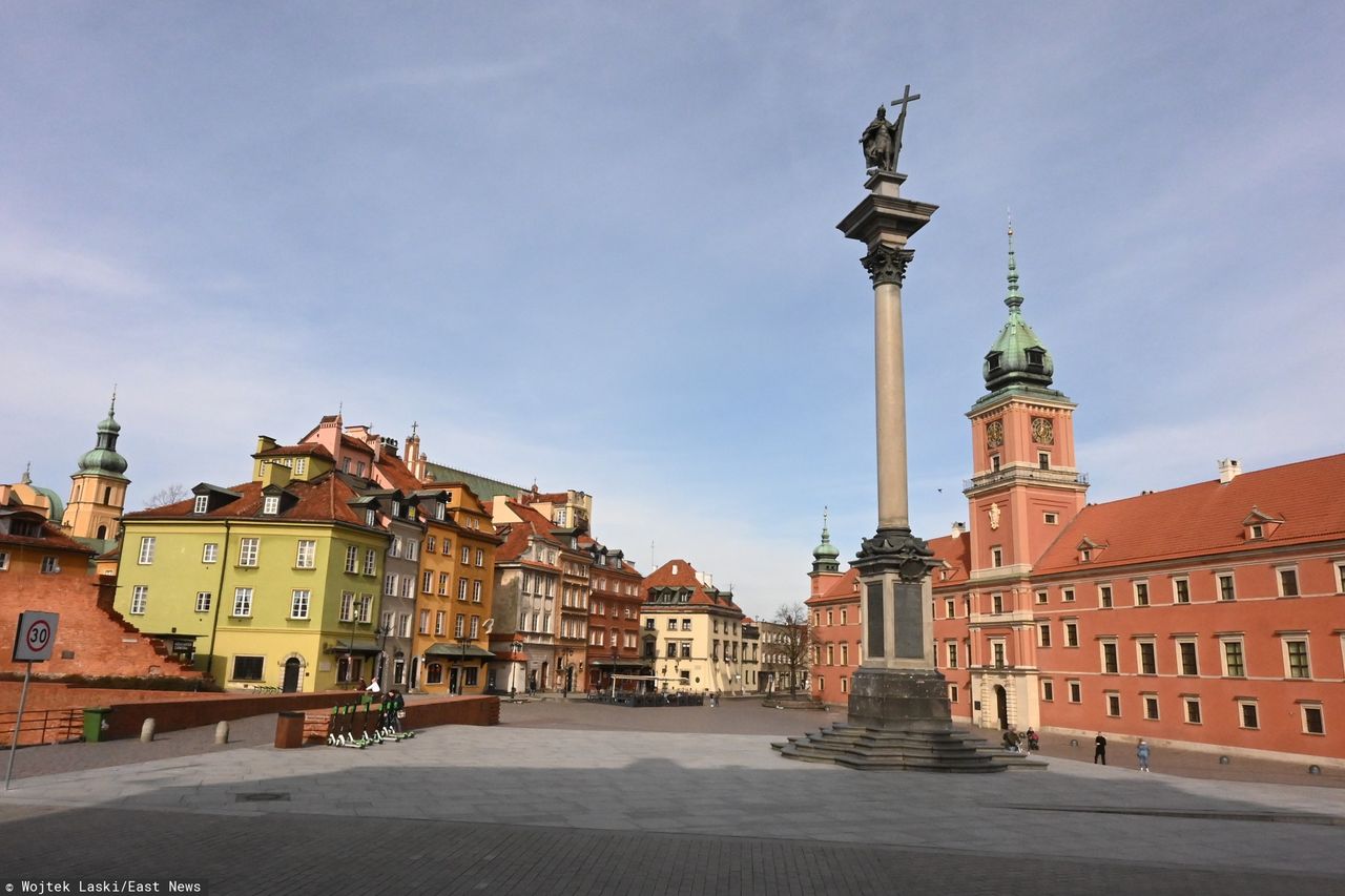 Koronawirus w Warszawie. Zamek Królewski zostanie podświetlony na niebiesko