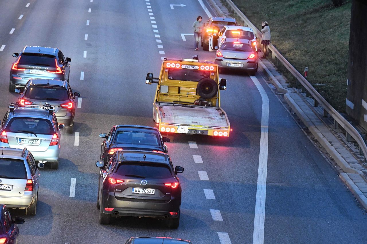 Wypadek w Warszawie na S8. Duże utrudnienia w obu kierunkach