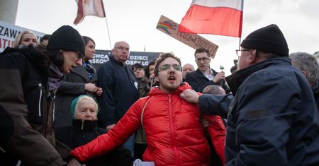 Protest przeciwko deklaracji LGBT+. Szarpanina pod sceną