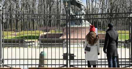 Koronawirus w Warszawie. Łazienki Królewskie zostały zamknięte